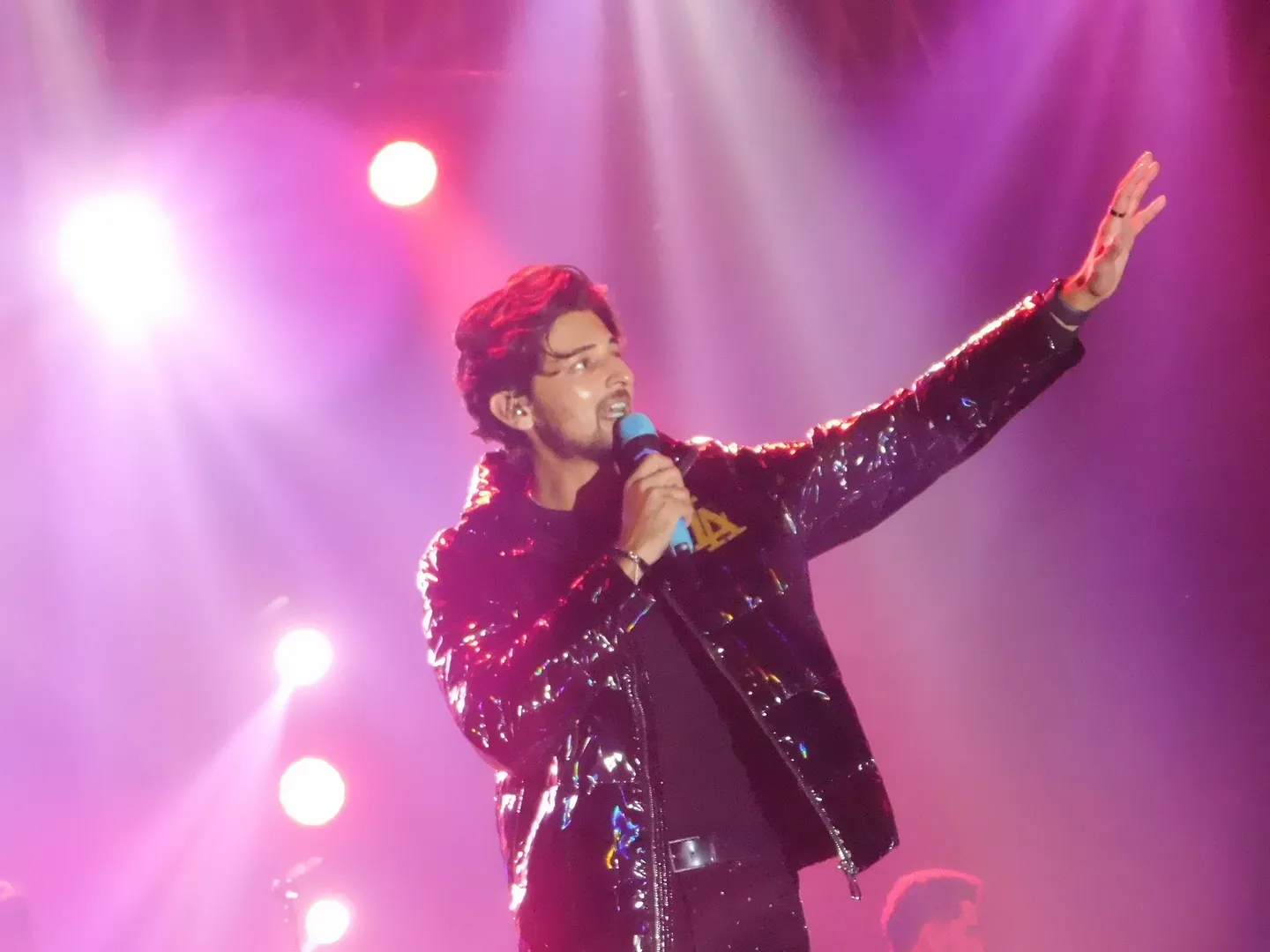 Darshan Raval Singing at Fest