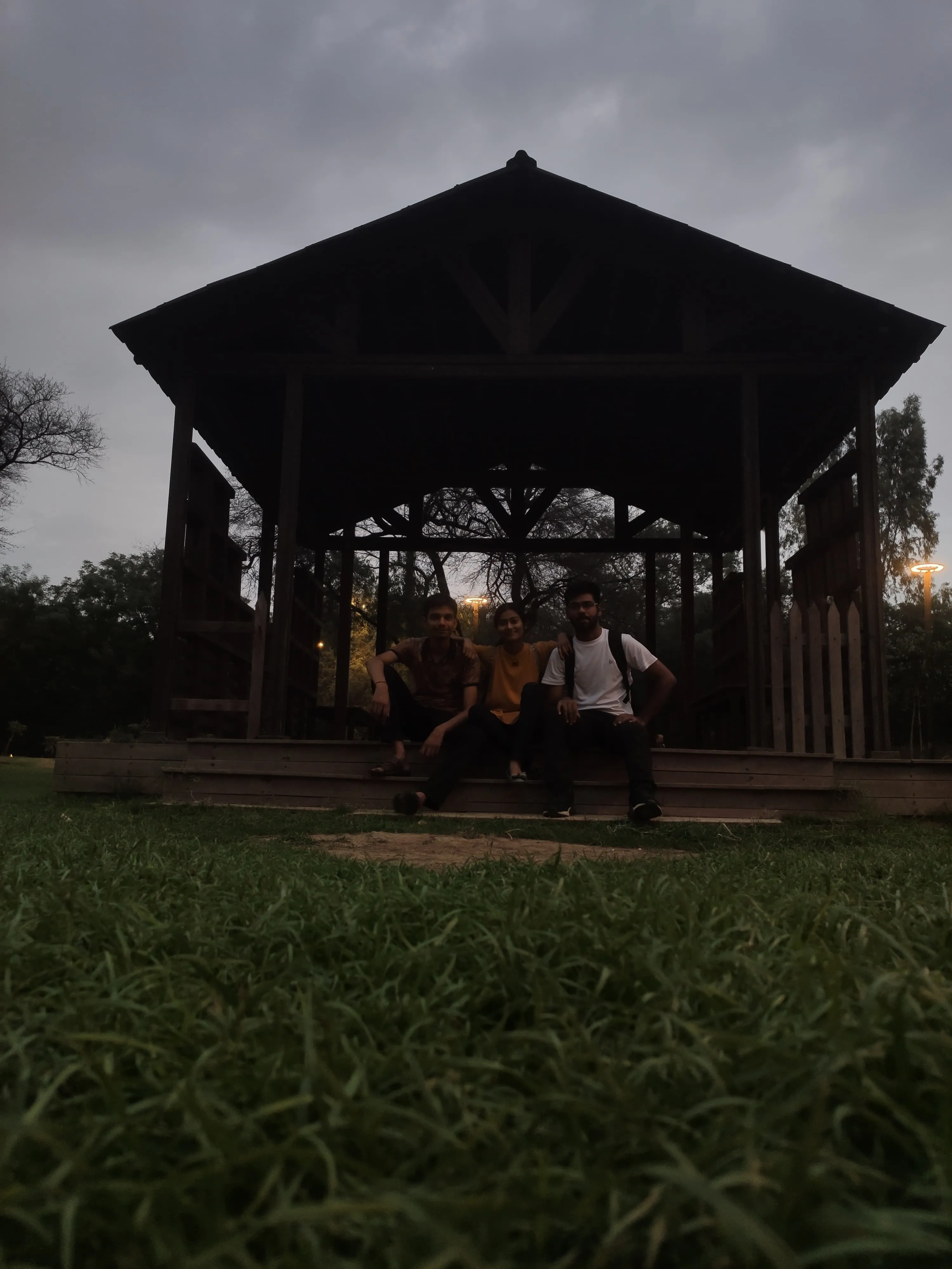 Chilling under the hut with Tigdi 2